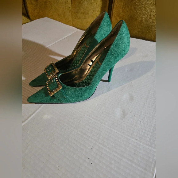 Dollhouse Emerald Heels with Gold Accent - Picture 4 of 8